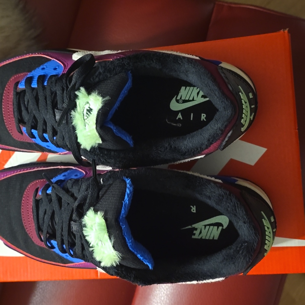 Nike Air Max 90 PRM, Faux Fur- Lined Plum and Colorway Sneakers, sz 11.5 W, 10 M - Picture 4 of 8